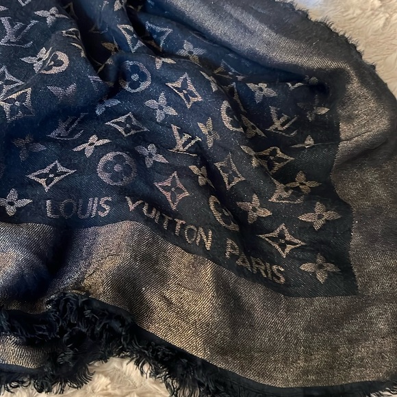Louis Vuitton Navy Blue Scarf/Wrap🔥 - Picture 4 of 10